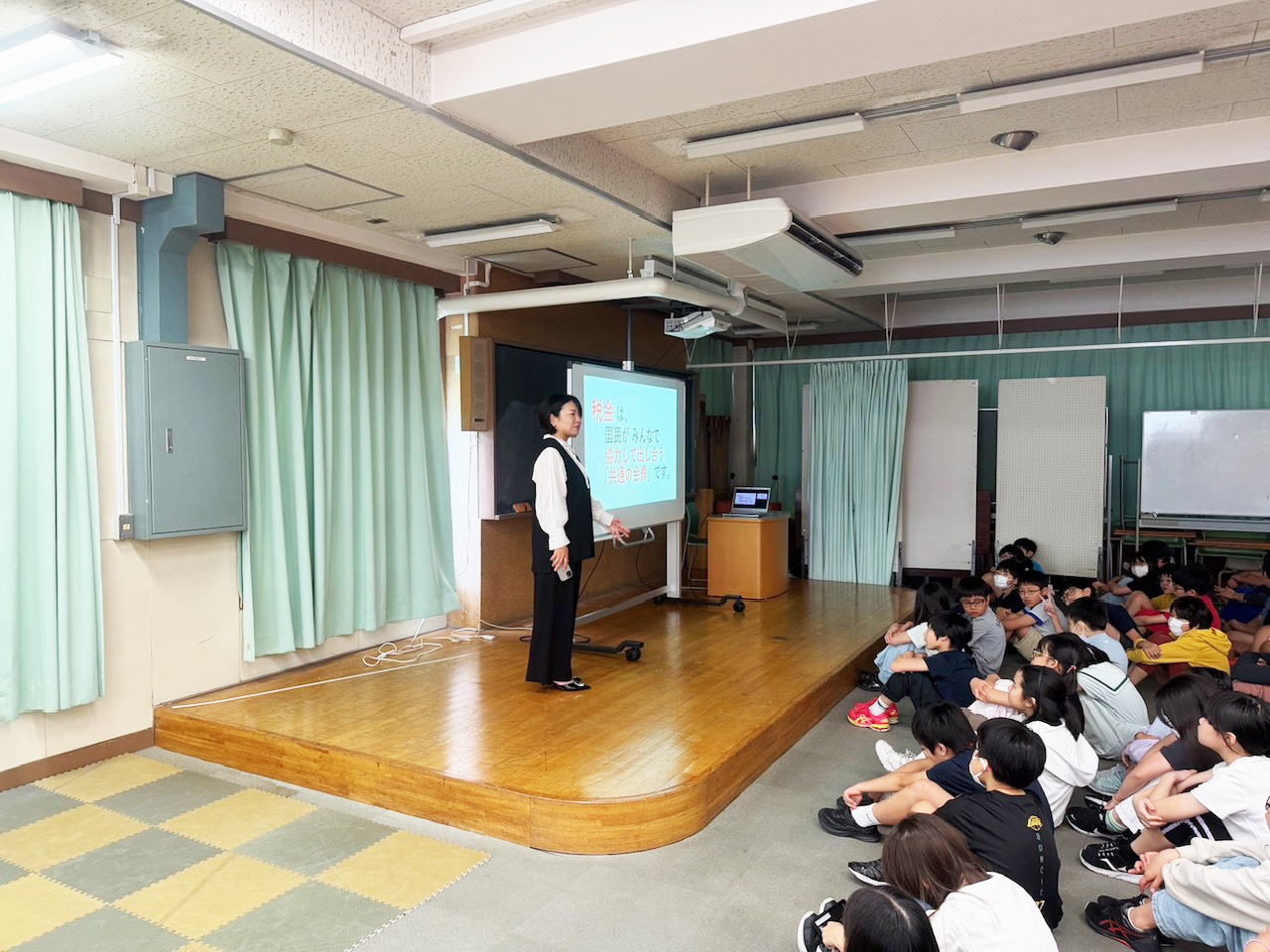 租税教室　於：港区立白金小学校